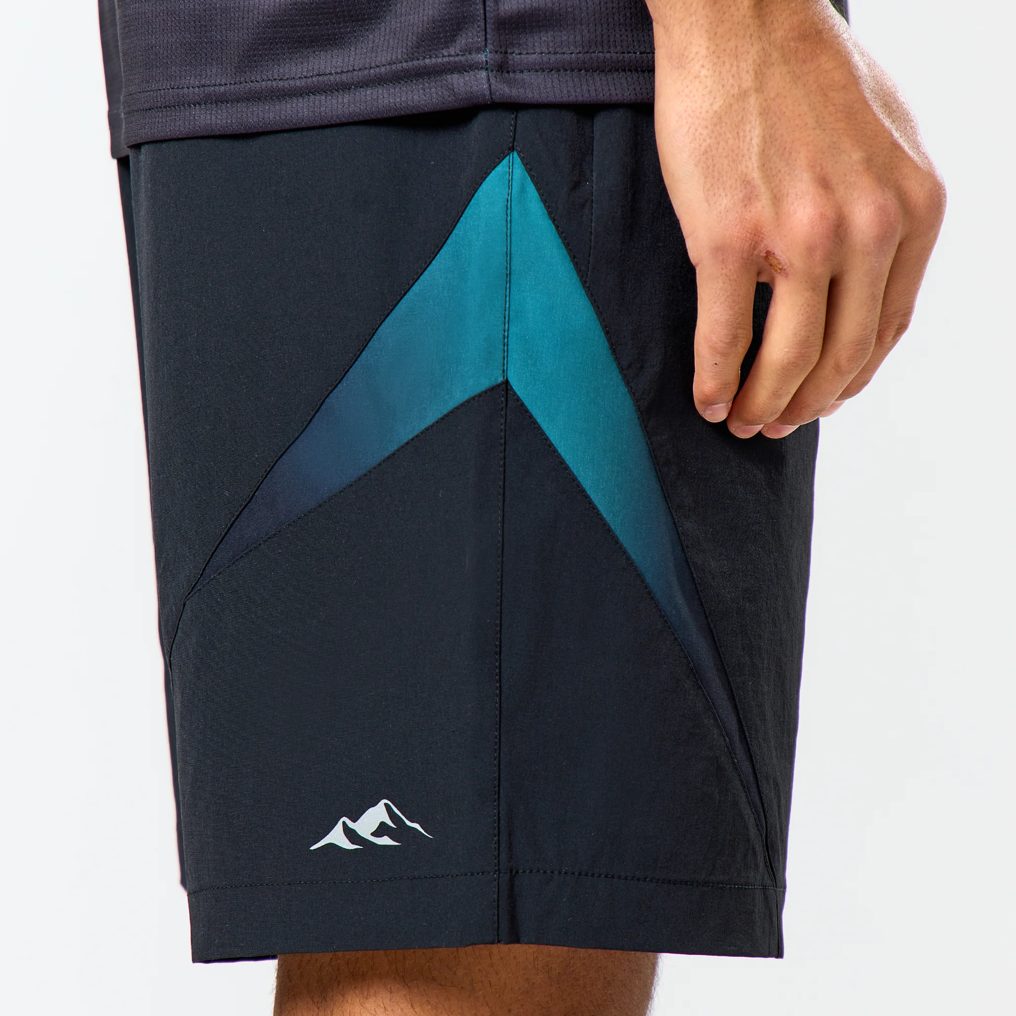 Gradient Motion Windbreaker Twinset | Black/Teal - Image 11